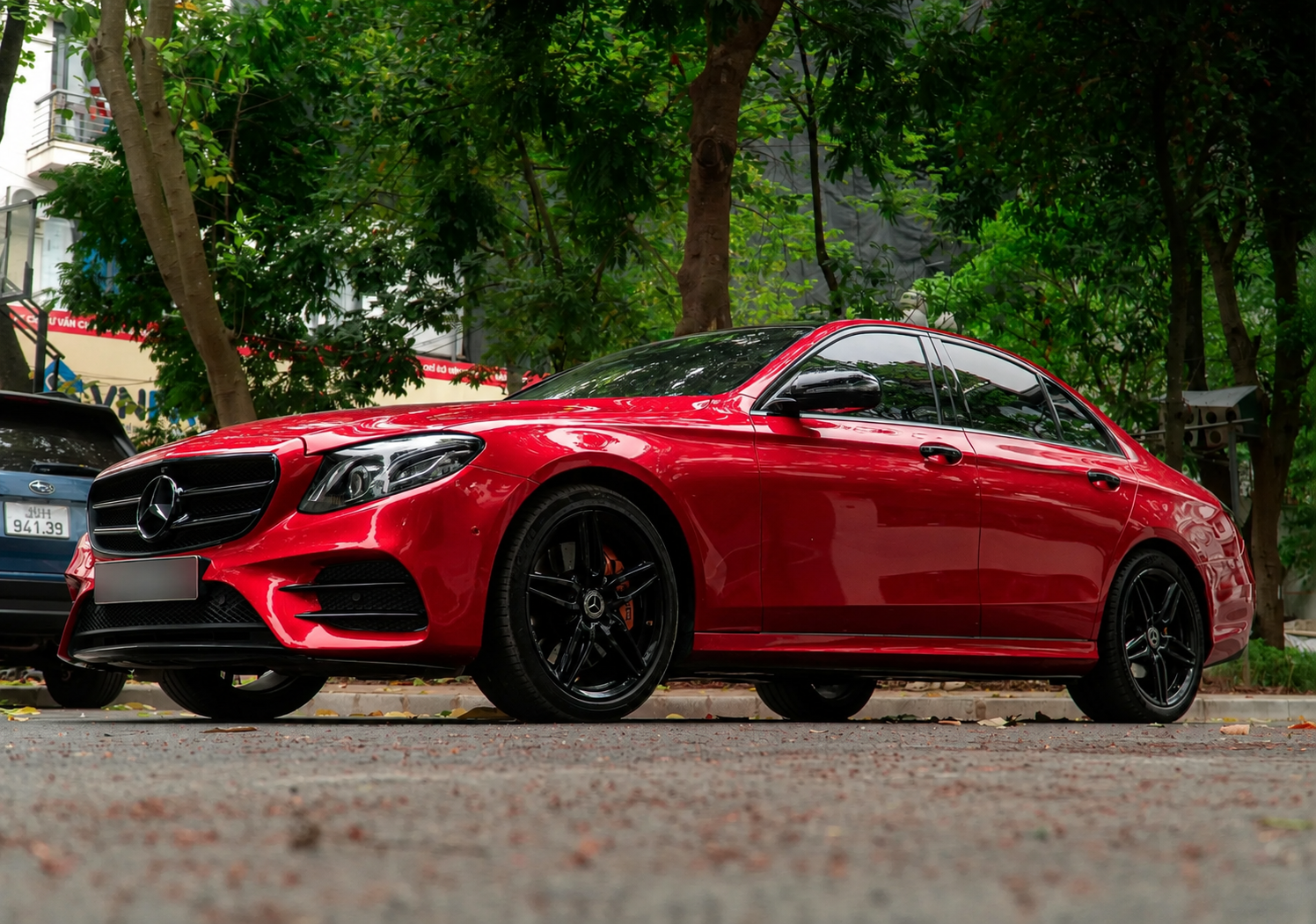 Dán đổi màu Teckwrap GAL01RHD cho xe Mercedes E300