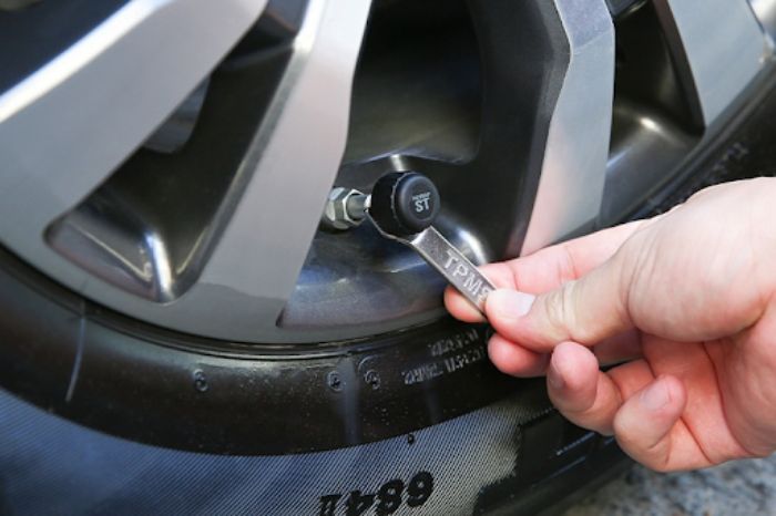 Cảm biến áp suất lốp xe là gì? 