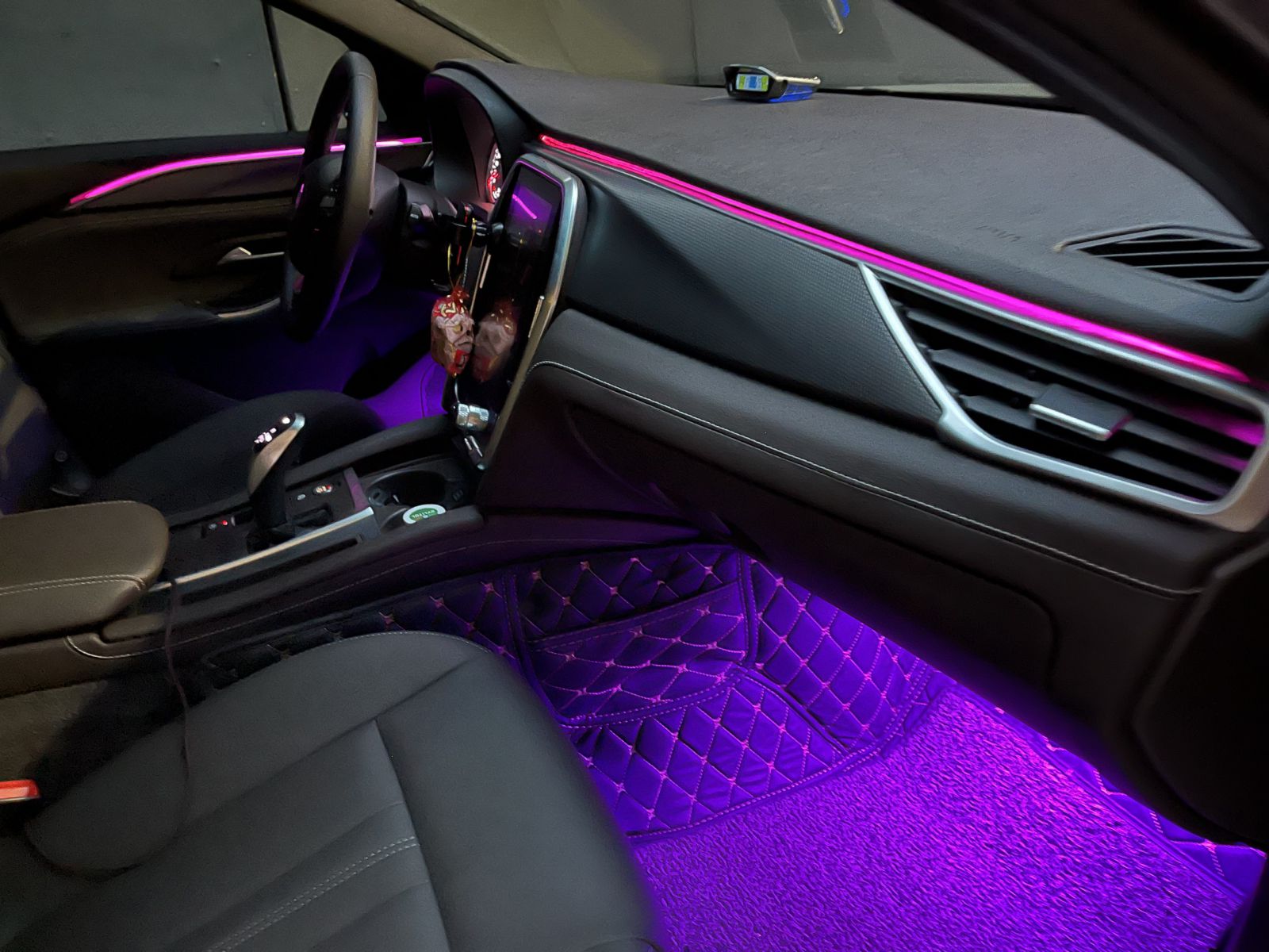 Đèn Led nội thất ô tô sang trọng có thể đổi màu tùy thích