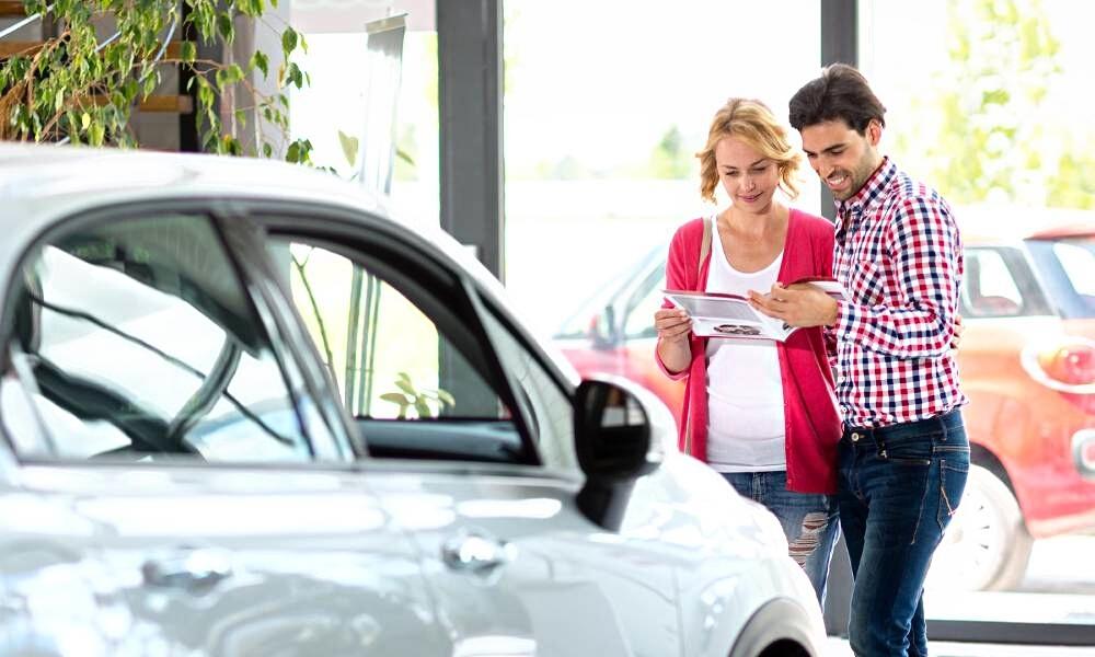 tư vấn mua xe ô tô lần đầu cho khách hàng
